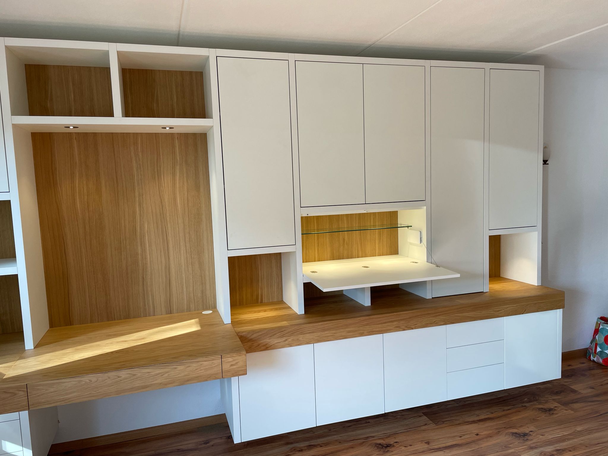 werkplek-verlichting-functioneel-wit-hout